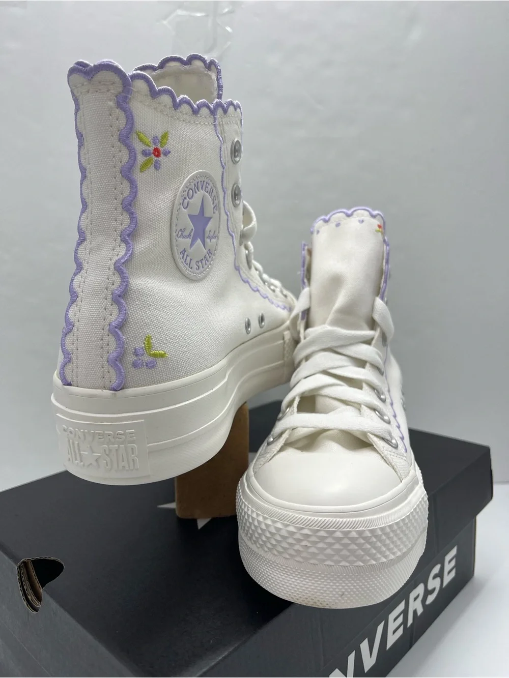 Converse CTAS LIFT HI VINTAGE WHITE/VIOLET HEAT Platform Sneakers Lavender Trim